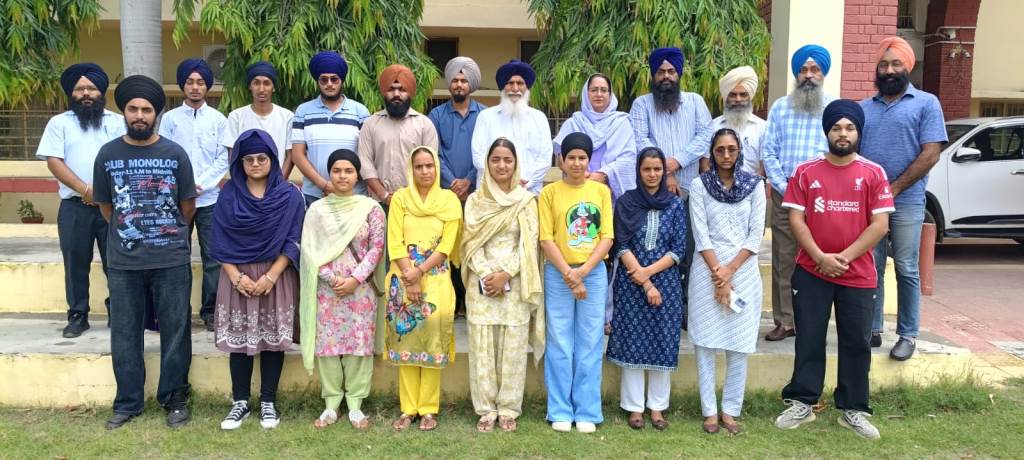 Scholarship Amount of 119 Lakh Distributed to 14 Amritdhari Students of Khalsa College